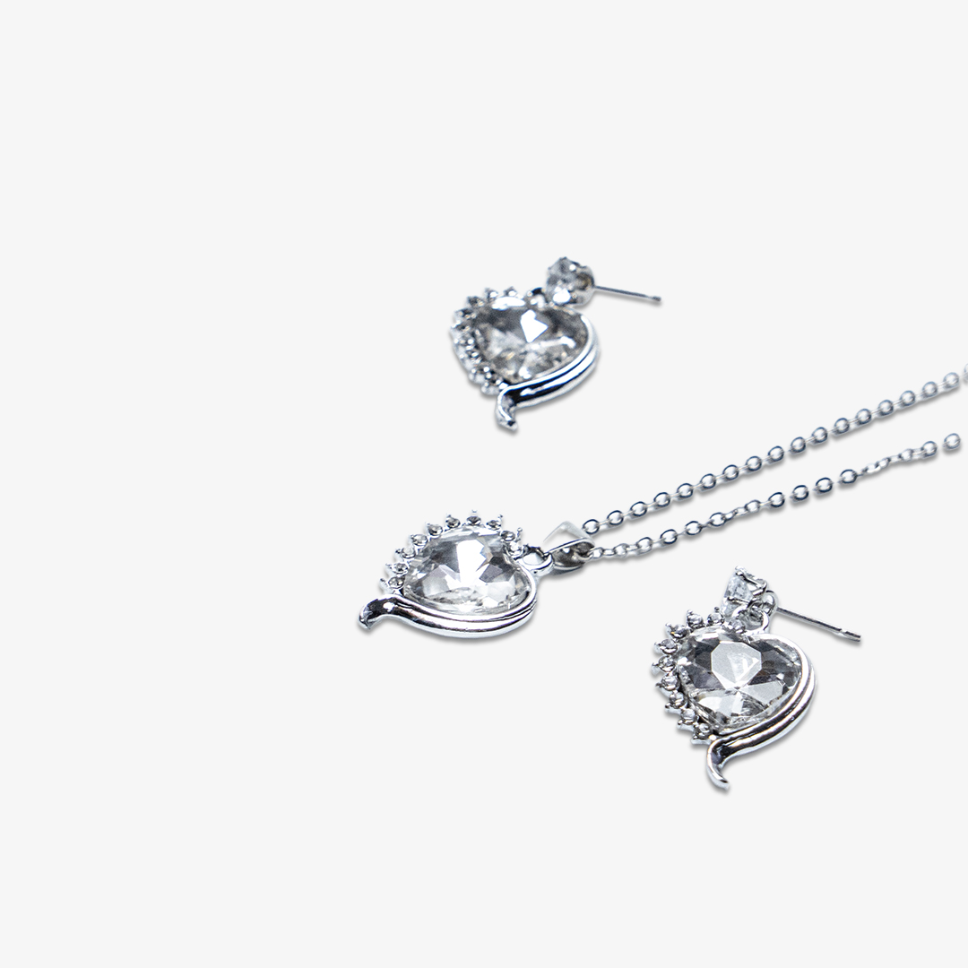 sapphire-white-heart-halo-jewelry-set-2