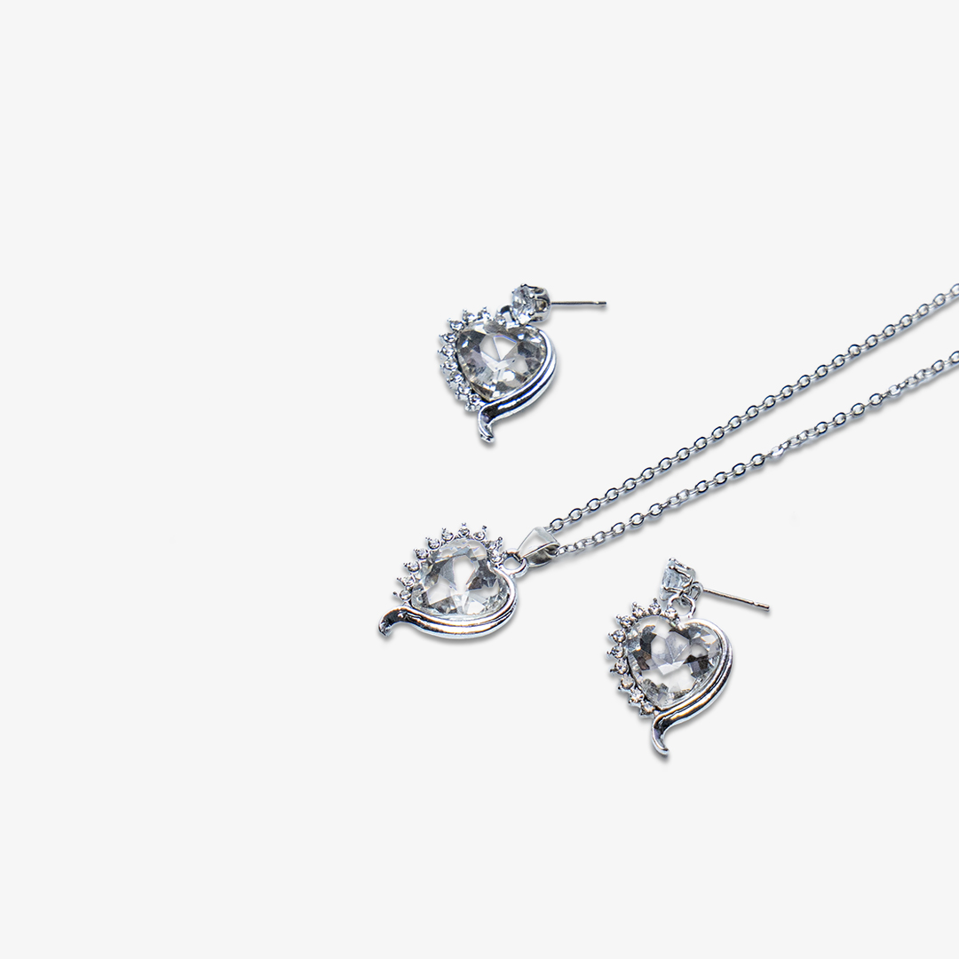 sapphire-white-heart-halo-jewelry-set-3