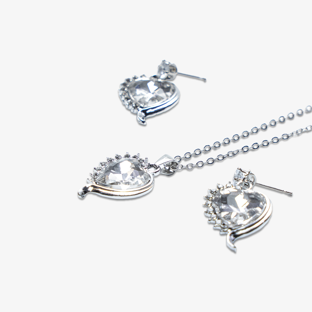 sapphire-white-heart-halo-jewelry-set